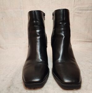 Indigo Rd "Idol" Square-toe boots Ankle Boot in black leather. Sz:8